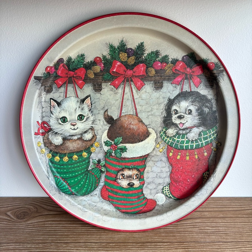 Potpourri Press 1991 Cat & Dogs In Stockings Christmas Metal Serving Tray